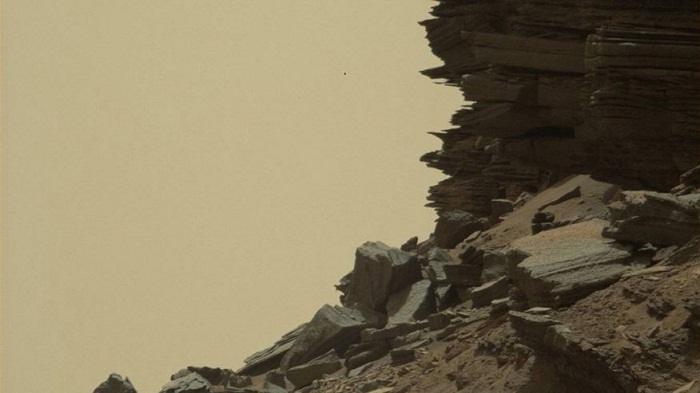 Curiosity rover sends back striking images of Mars rock formations 